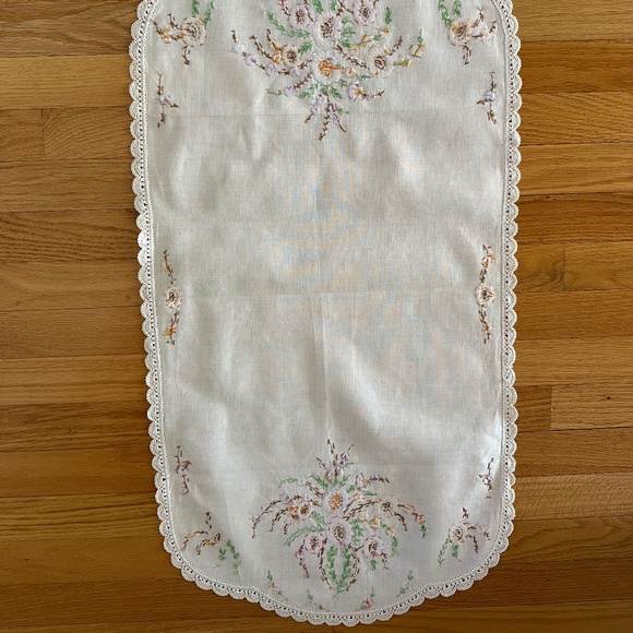 Vintage Embroidered Linen Dresser Scarf Runner Crochet Edge 34" Length - Picture 9 of 16